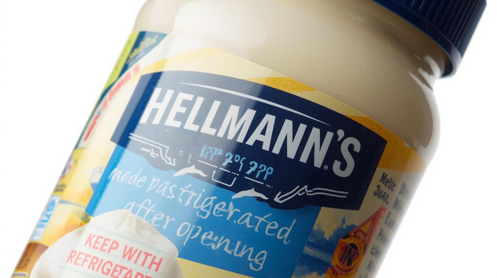 Close-up Hellmann’s label showing pasteurized eggs and refrigeration instructions